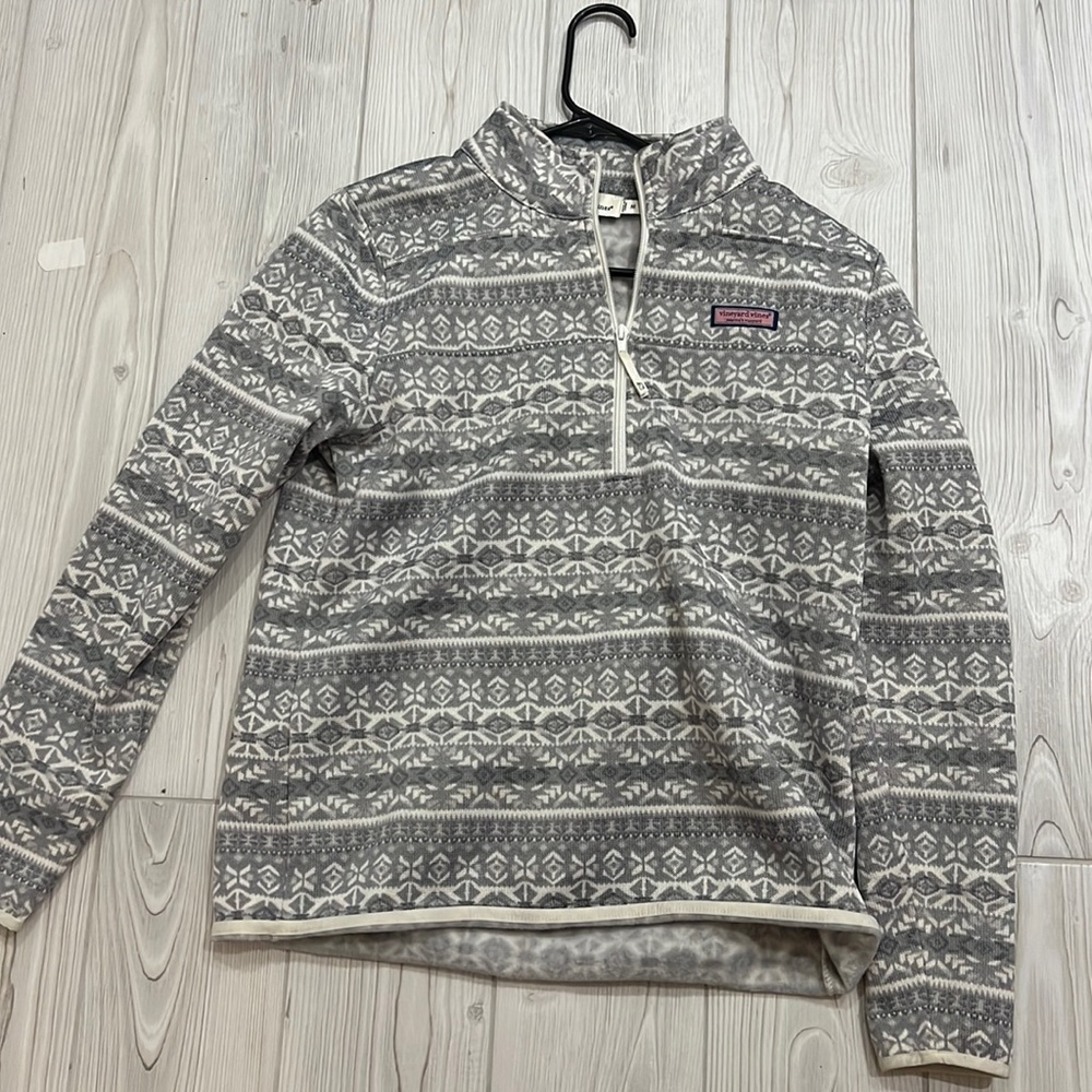 Vineyard vines sweatshirt